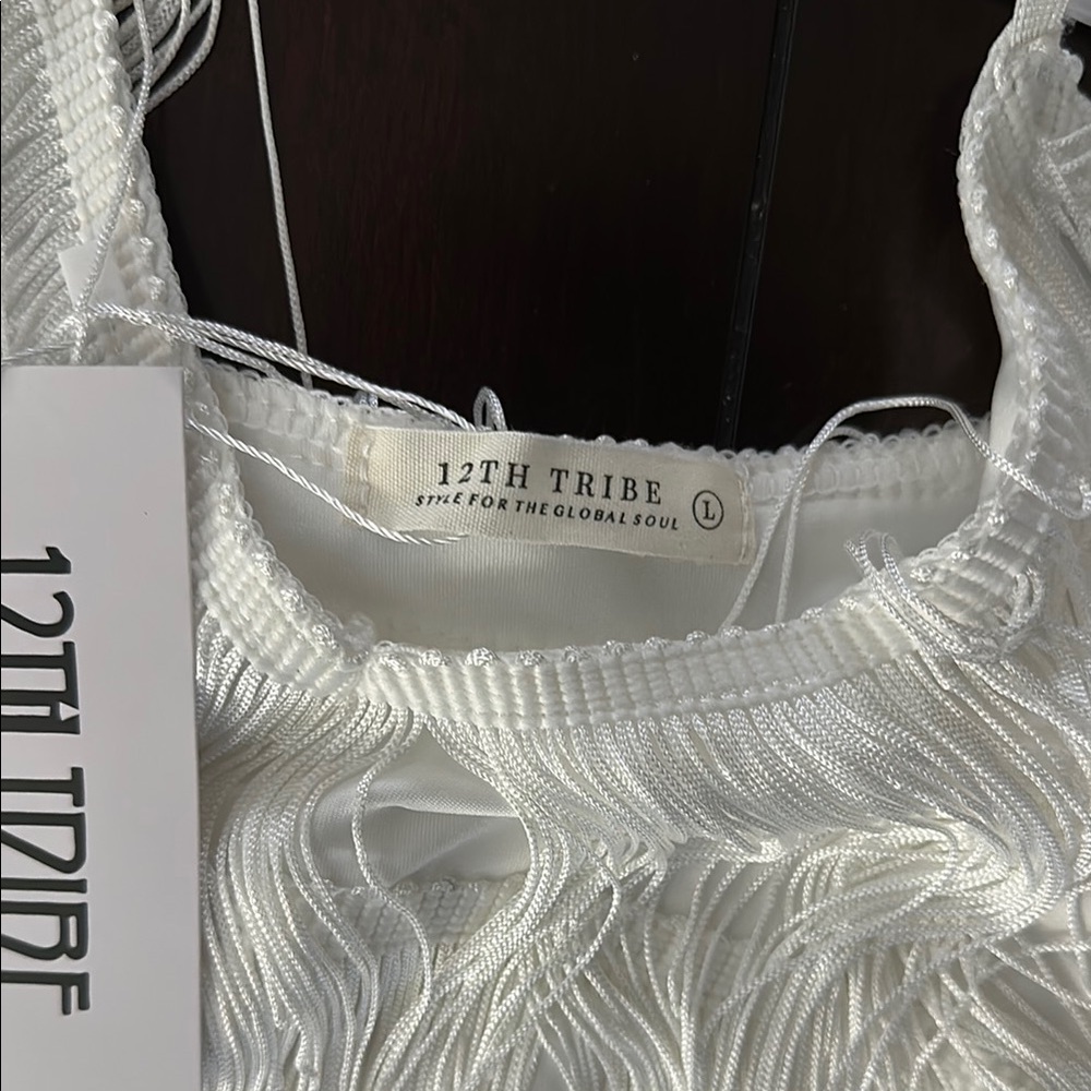 Elegant White Fringe Top - Picture 5 of 6